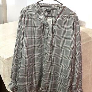 Torrid  women's blouse size 3x black and white